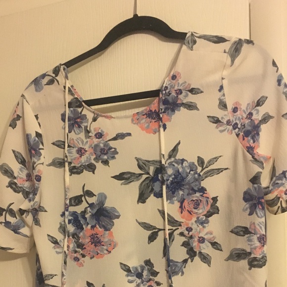 Flowered blouse - Picture 2 of 3